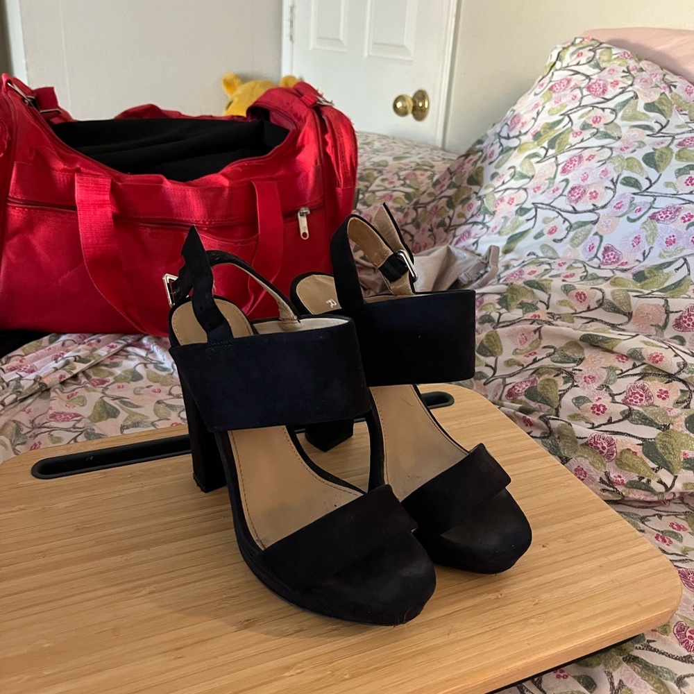 Report Black Women's Heels